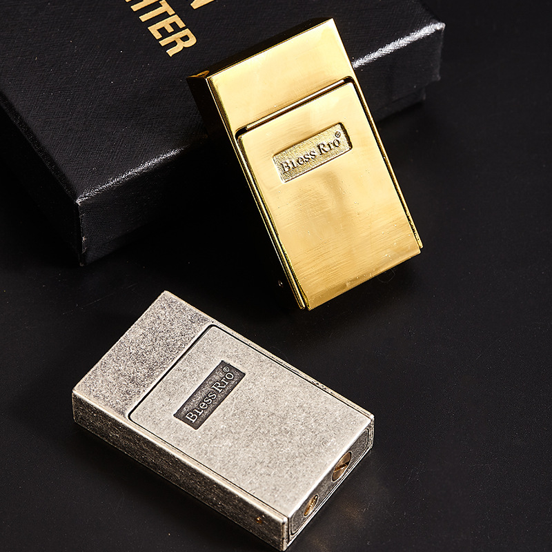 Accendino Classico Retrò con M - Vintage Collectible Accessories recensione e prezzo