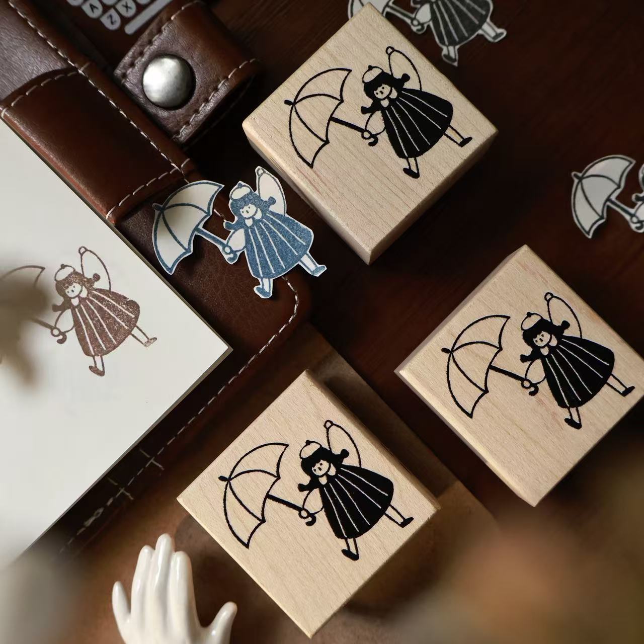 YiEr Studio Vintage Bella Tort - Vintage Collectible Stamps recensione e prezzo