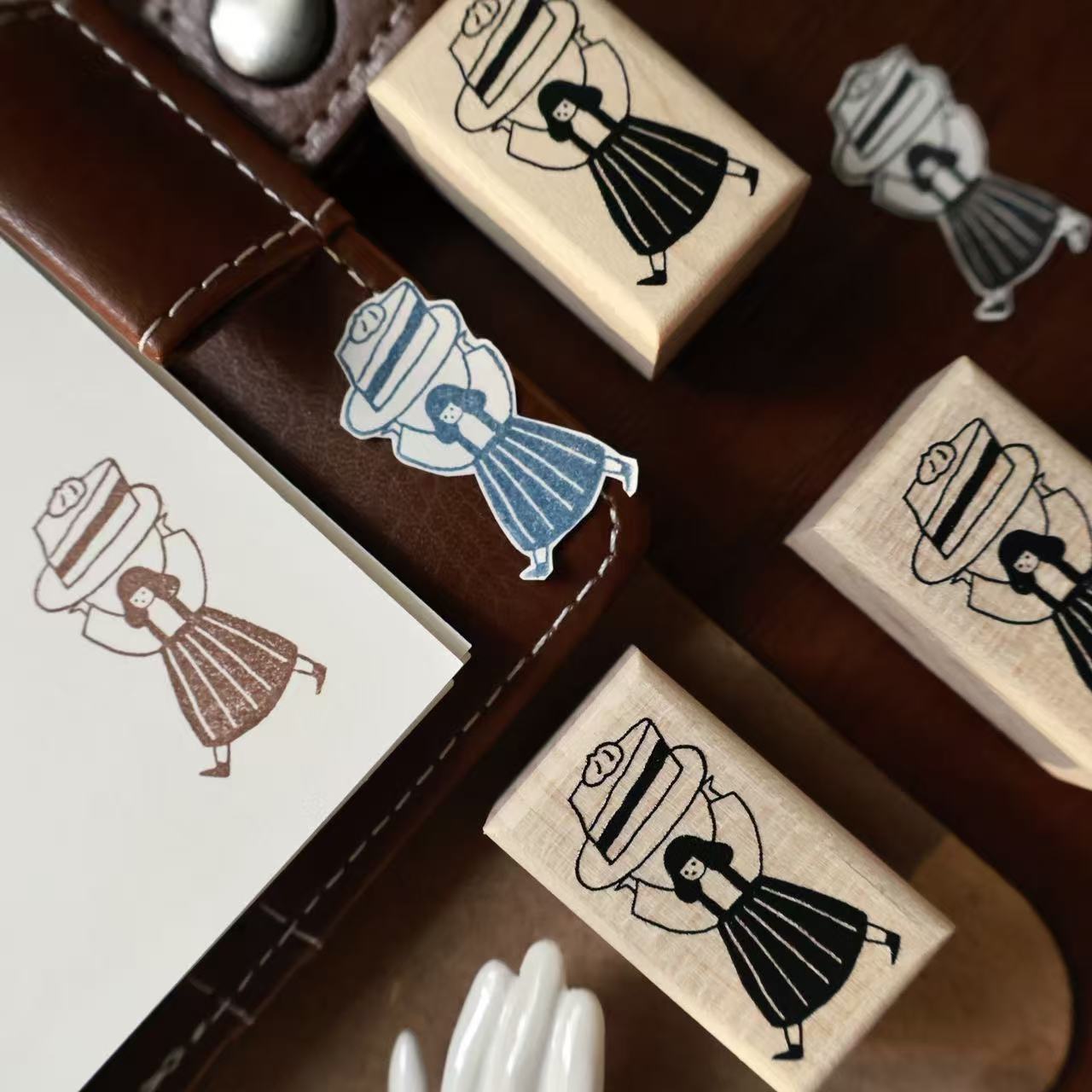 YiEr Studio Vintage Bella Tort - Vintage Collectible Stamps recensione e prezzo